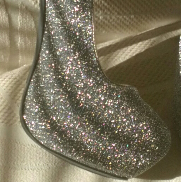 SILVER SPARKLY PUMPS - Picture 4 of 6